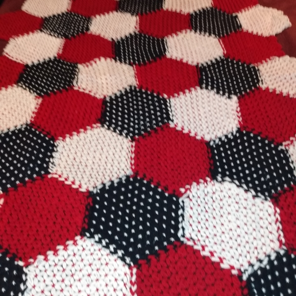 Afghan red white and black hexagon - Picture 5 of 9